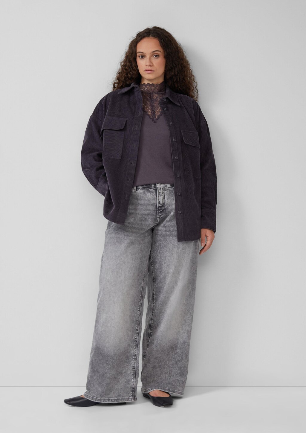 Rippshirt mit Spitzeneinsatz