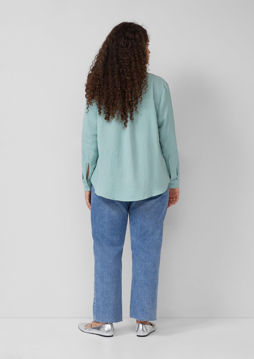 Crêpebluse mit Turn-up-Ärmel