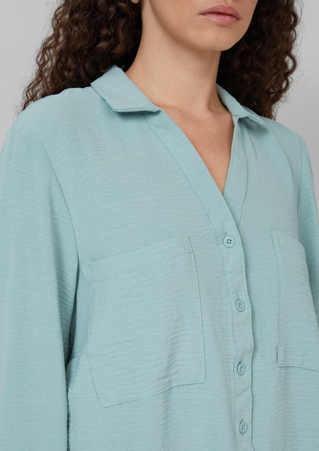 Crêpebluse mit Turn-up-Ärmel