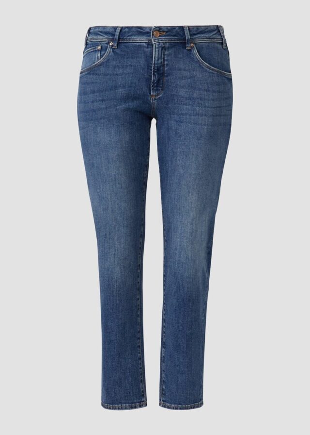 Jeans / Curvy Fit / Mid Rise / Slim Tapered Leg