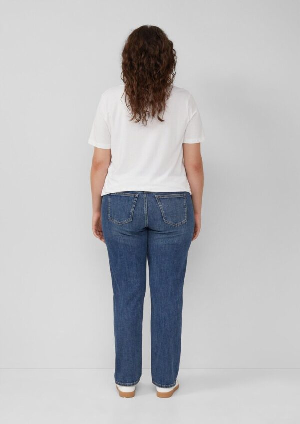 Jeans / Curvy Fit / Mid Rise / Slim Tapered Leg