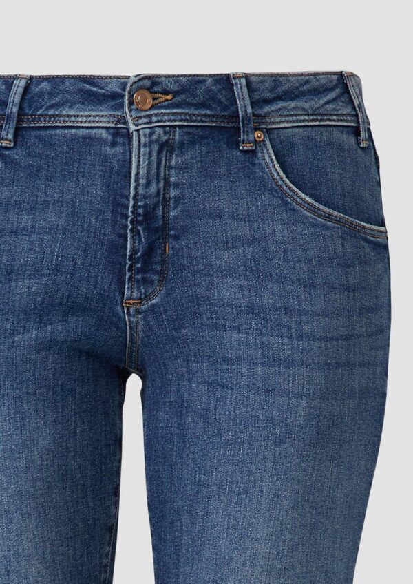 Jeans / Curvy Fit / Mid Rise / Slim Tapered Leg