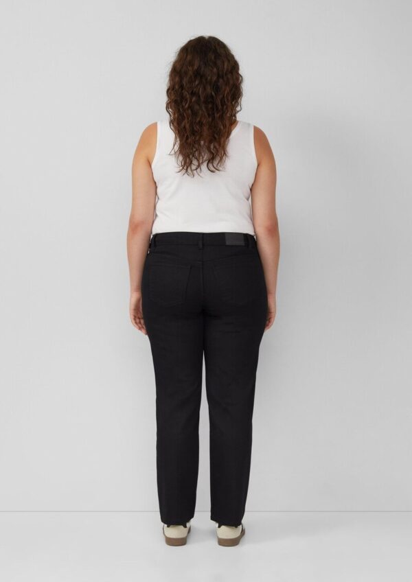 Jeans / Curvy Fit / Mid Rise / Slim Tapered Leg