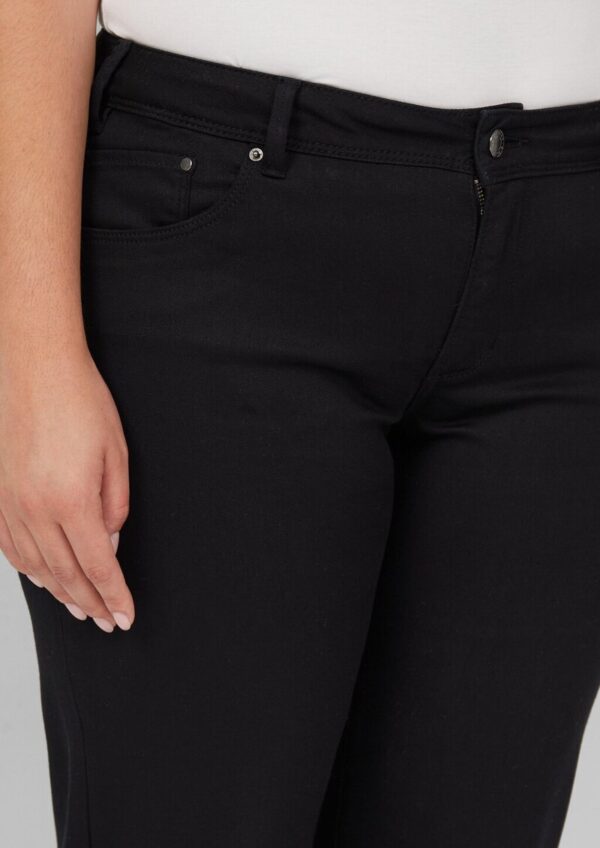 Jeans / Curvy Fit / Mid Rise / Slim Tapered Leg