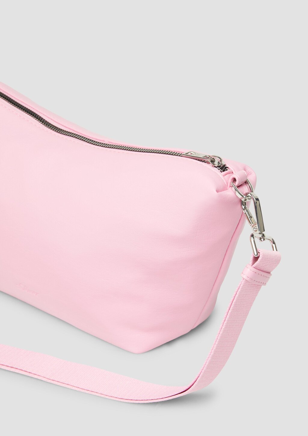 Crossbody-Bag in Leder-Optik mit abnehmbarem Gurt