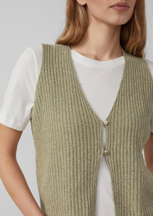 Leichte Strickweste aus Bouclé
