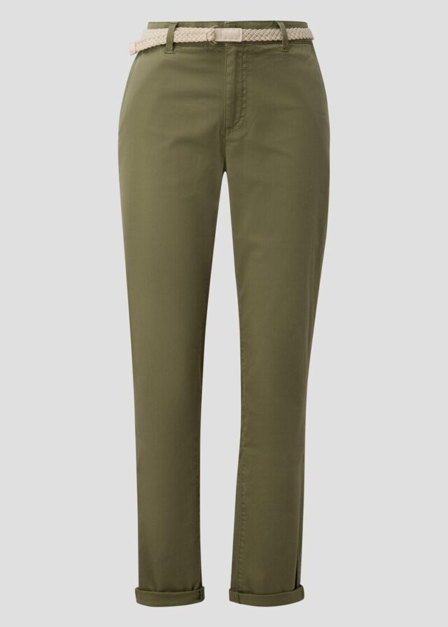 Gewaschene Chino mit Gürtel