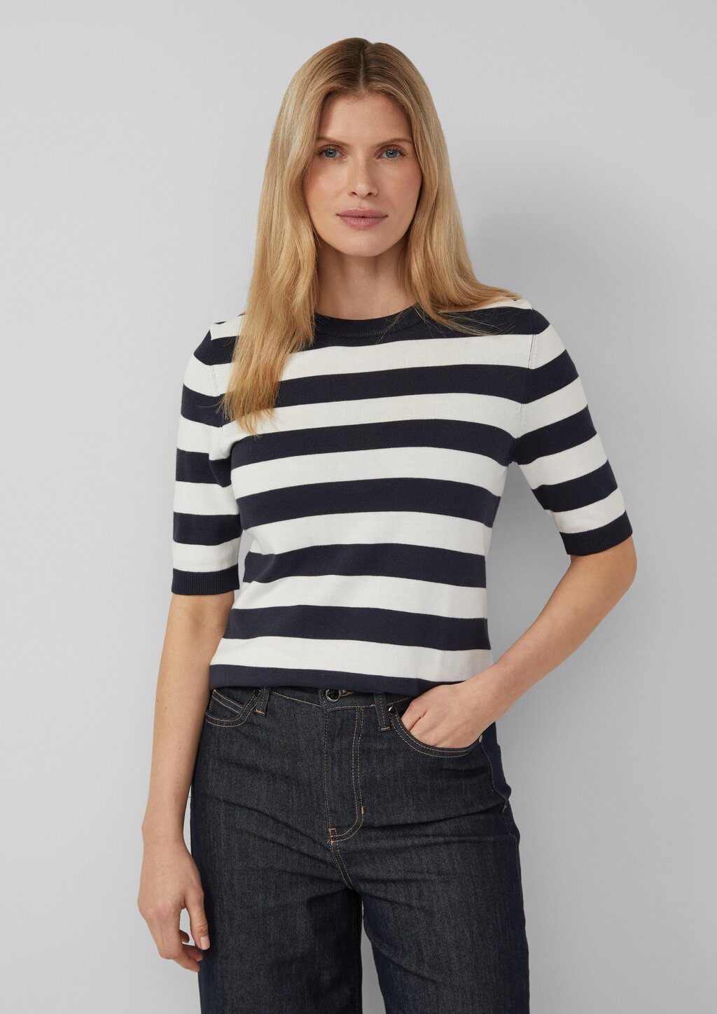 Gestreifter Feinstrickpullover