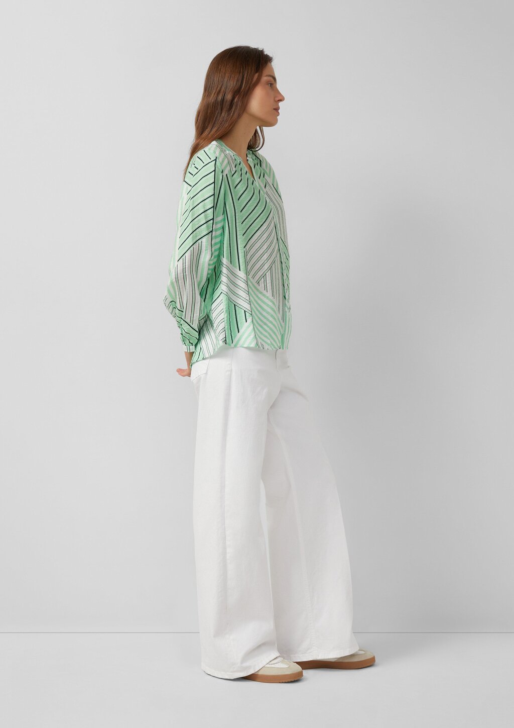 Viskosebluse mit Raffung und All-over-Print