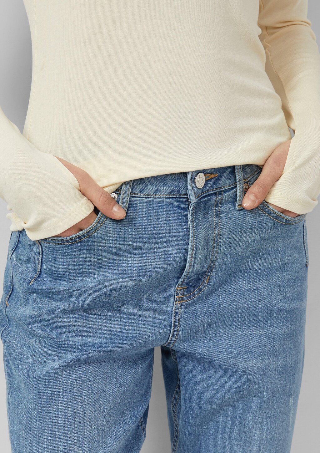 Kapuzenshirt aus leichtem Jersey im Slim Fit