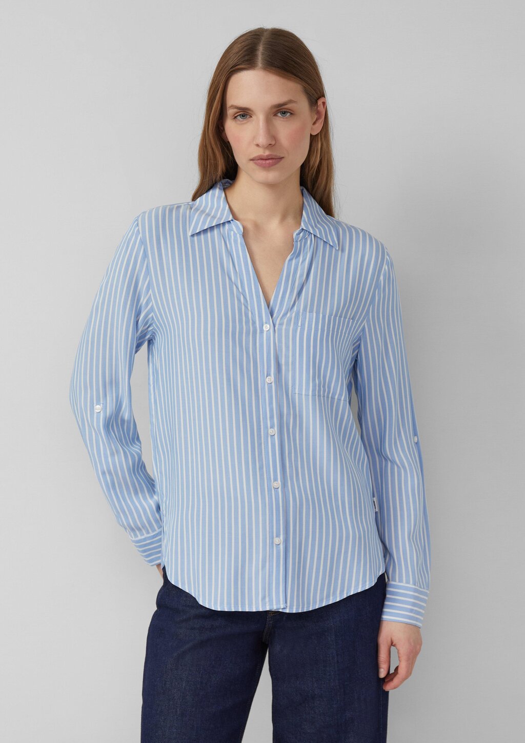 Fließende Viskose-Bluse mit Turn-up