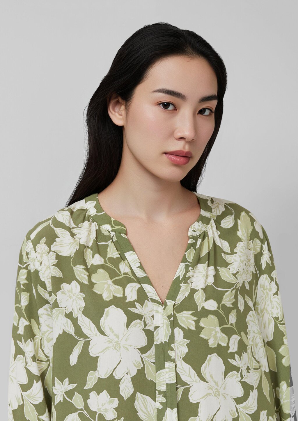 Fließende Viskose-Bluse mit All-over-Print