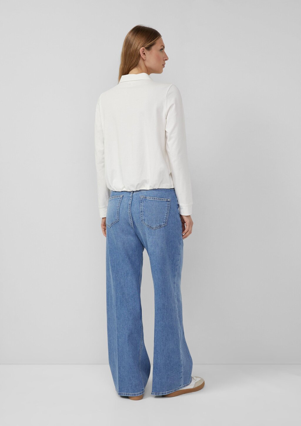 Verkürzte Jerseybluse mit Elastikbund hinten