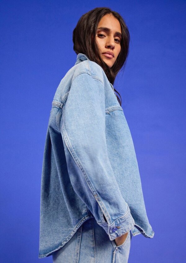 Oversized Denim-Jacke mit Hemdkragen und Brusttasche