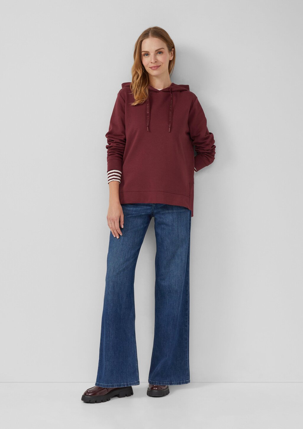 Sweatshirt im Relaxed Fit mit Seitenschlitz