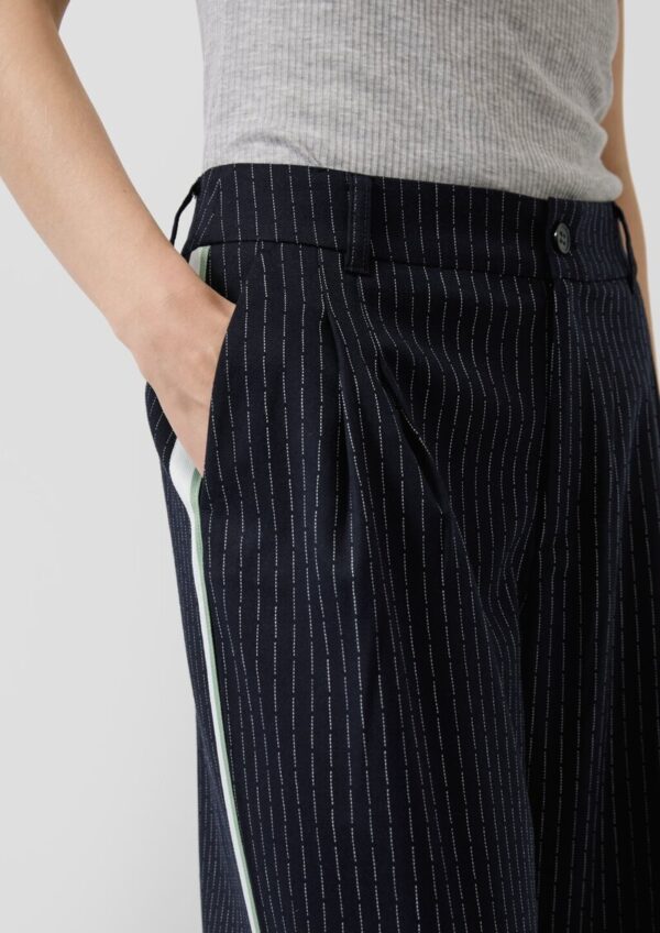 Nadelstreifenhose mit Kontraststreifen: High Rise / Extra Wide Leg