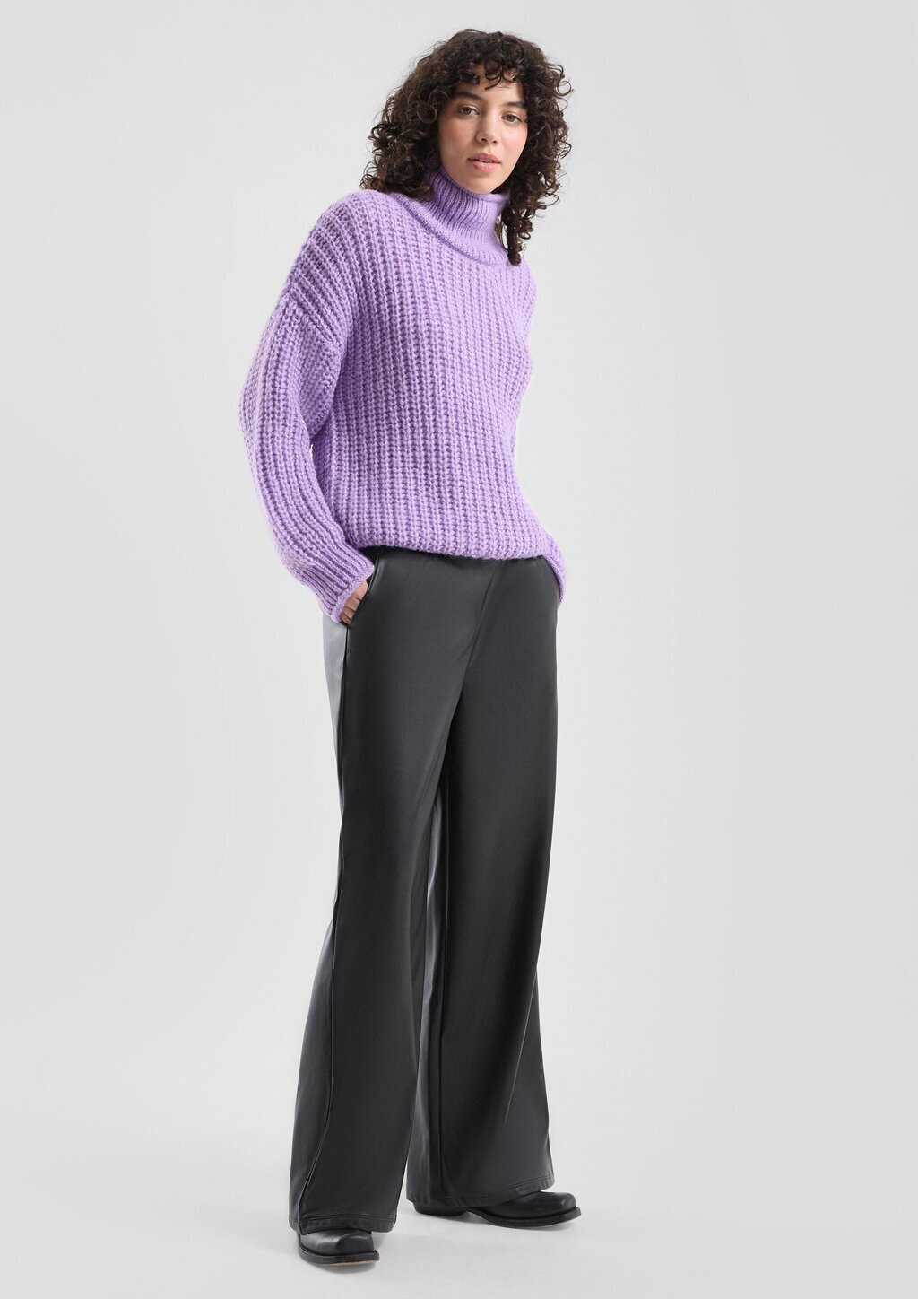 Flauschiger Oversize-Pullover mit Rollkragen