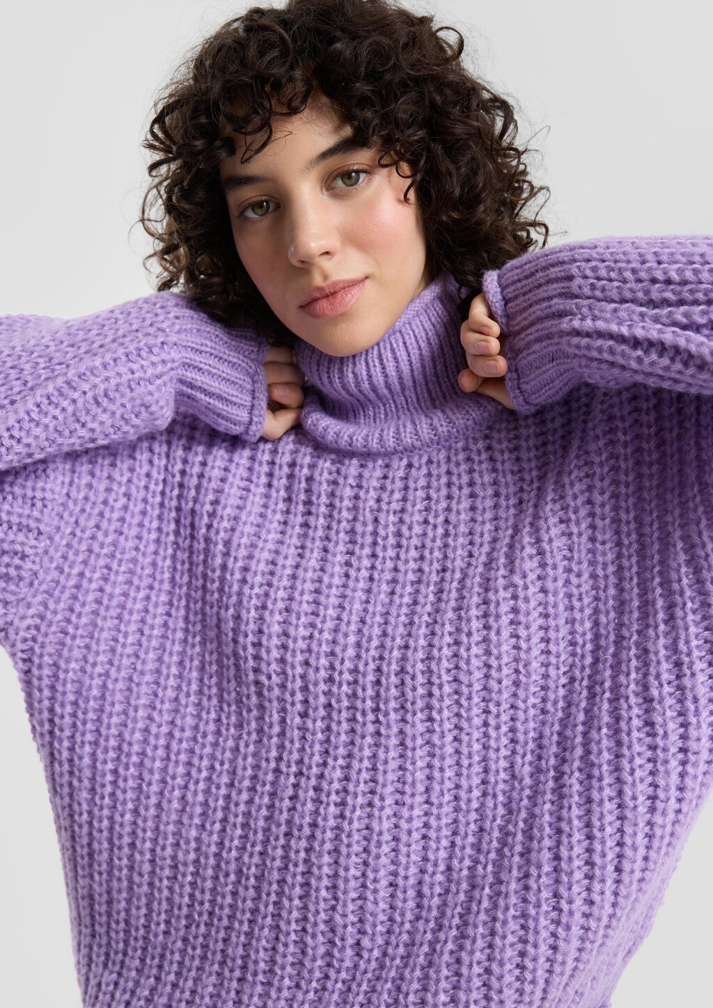 Flauschiger Oversize-Pullover mit Rollkragen