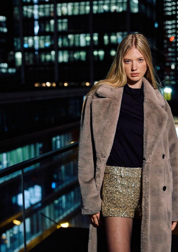 QS x Vanessa Mai | glitzernde Pailettenshorts