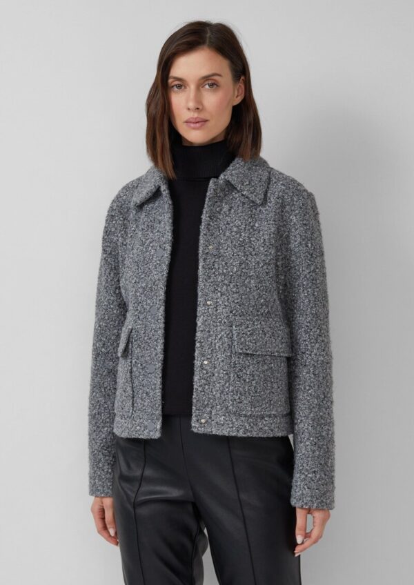 Kurze Jacke mit Hemdkragen und Druckknöpfen