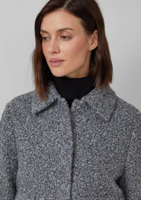 Kurze Jacke mit Hemdkragen und Druckknöpfen