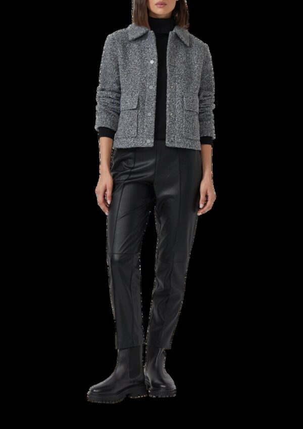 Kurze Jacke mit Hemdkragen und Druckknöpfen