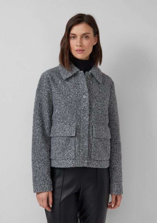 Kurze Jacke mit Hemdkragen und Druckknöpfen