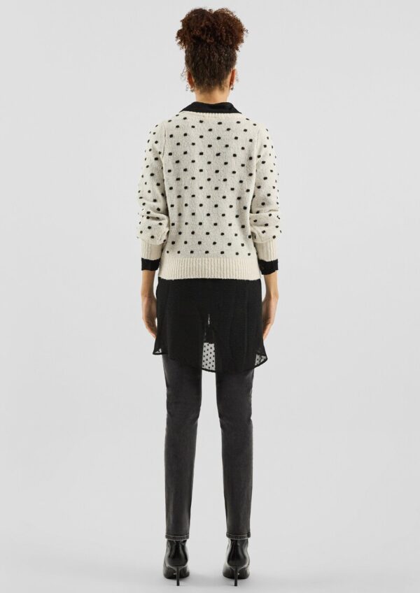 Pullover mit Punkten
