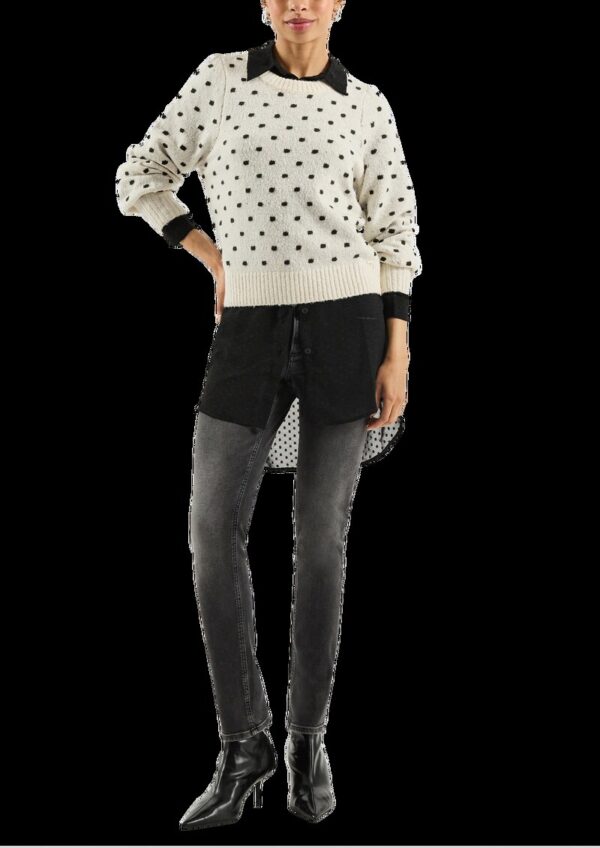 Pullover mit Punkten