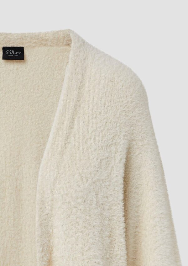 Flauschiger Cardigan mit Fledermausärmeln