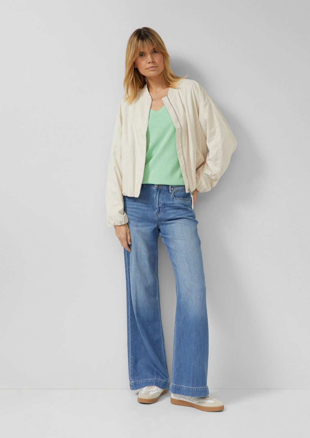 Jersey-T-Shirt mit Flammgarnstruktur und gerundetem Saum