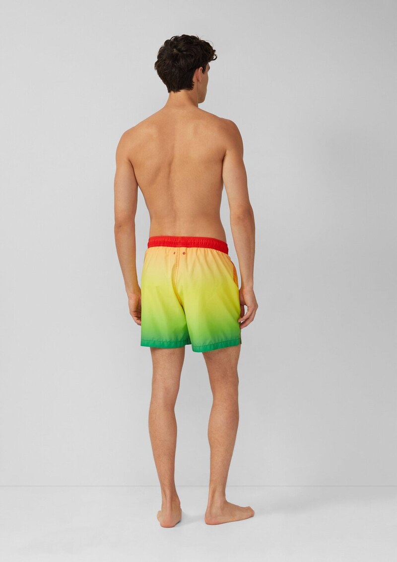 Badehose mit Pride-Motiv