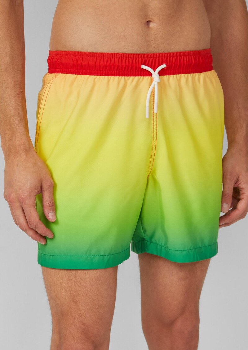 Badehose mit Pride-Motiv