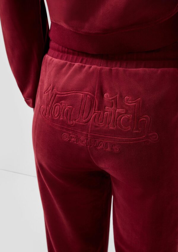 Hose aus weichem Nicki mit Logo-Stickerei | QS x Von Dutch