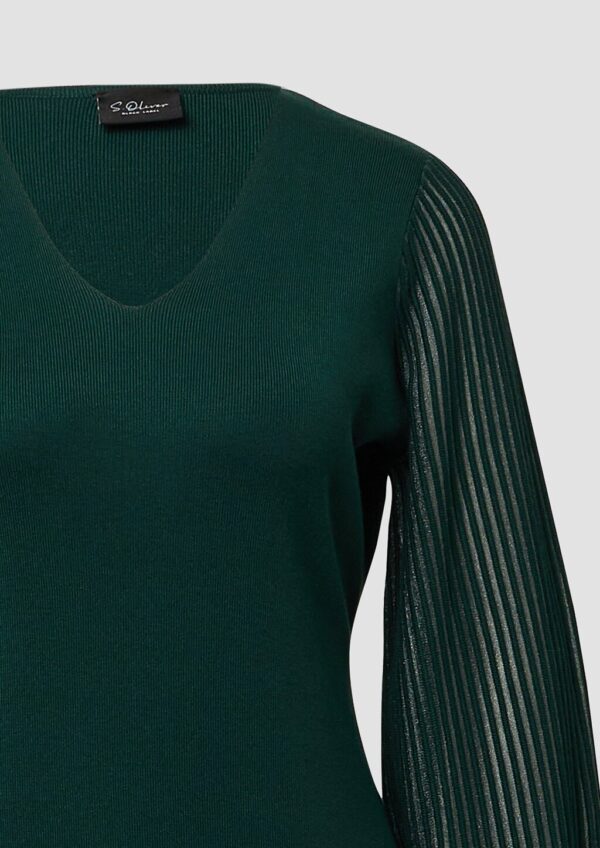 Feinstrick-Kleid aus Viskosemix mit semitransparenten Ärmeln