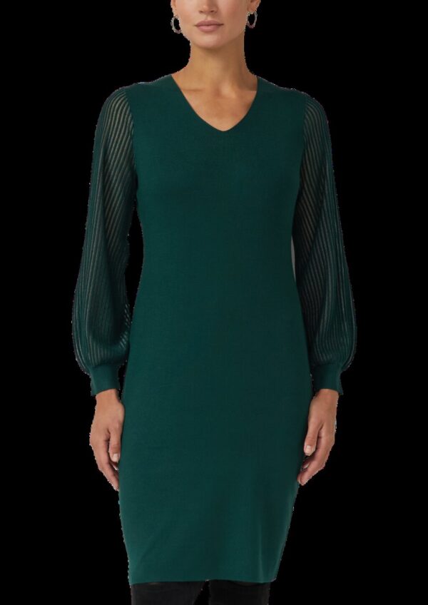 Feinstrick-Kleid aus Viskosemix mit semitransparenten Ärmeln