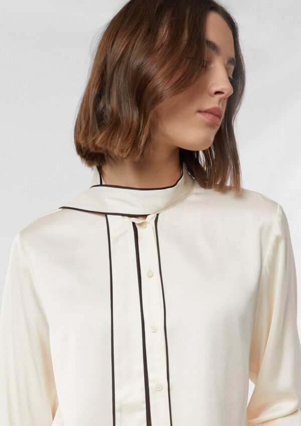 Satinbluse mit Schluppenkragen