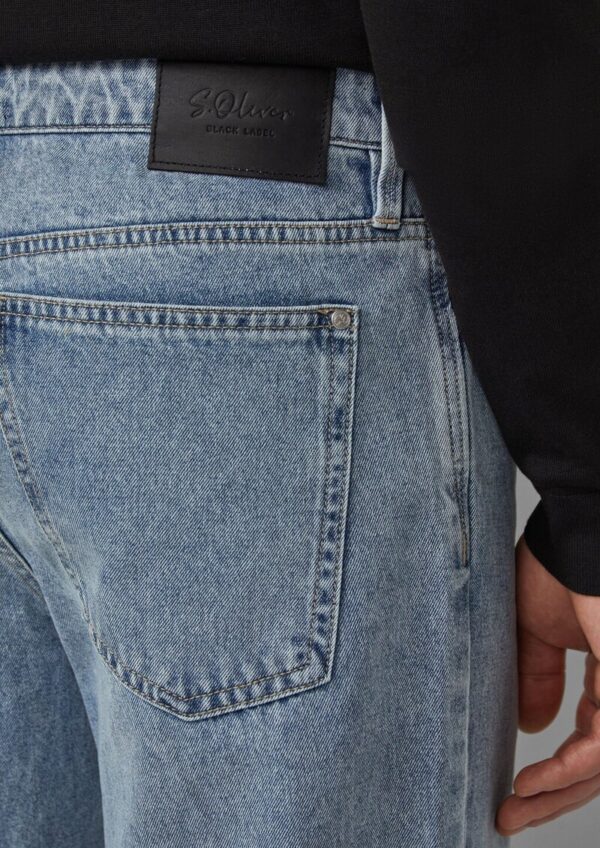 Jeans / Relaxed Fit / Mid Rise / Straight Leg / Waschung