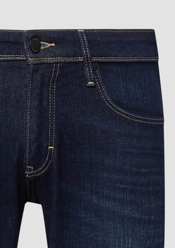 Jeans / Regular Fit / Mid Rise / Straight Leg