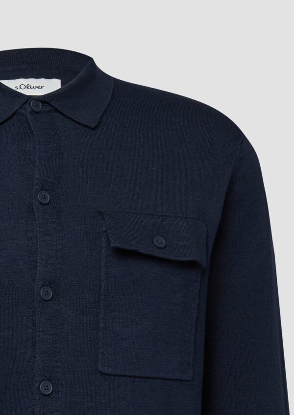 Gestricktes Hemd mit Brusttasche