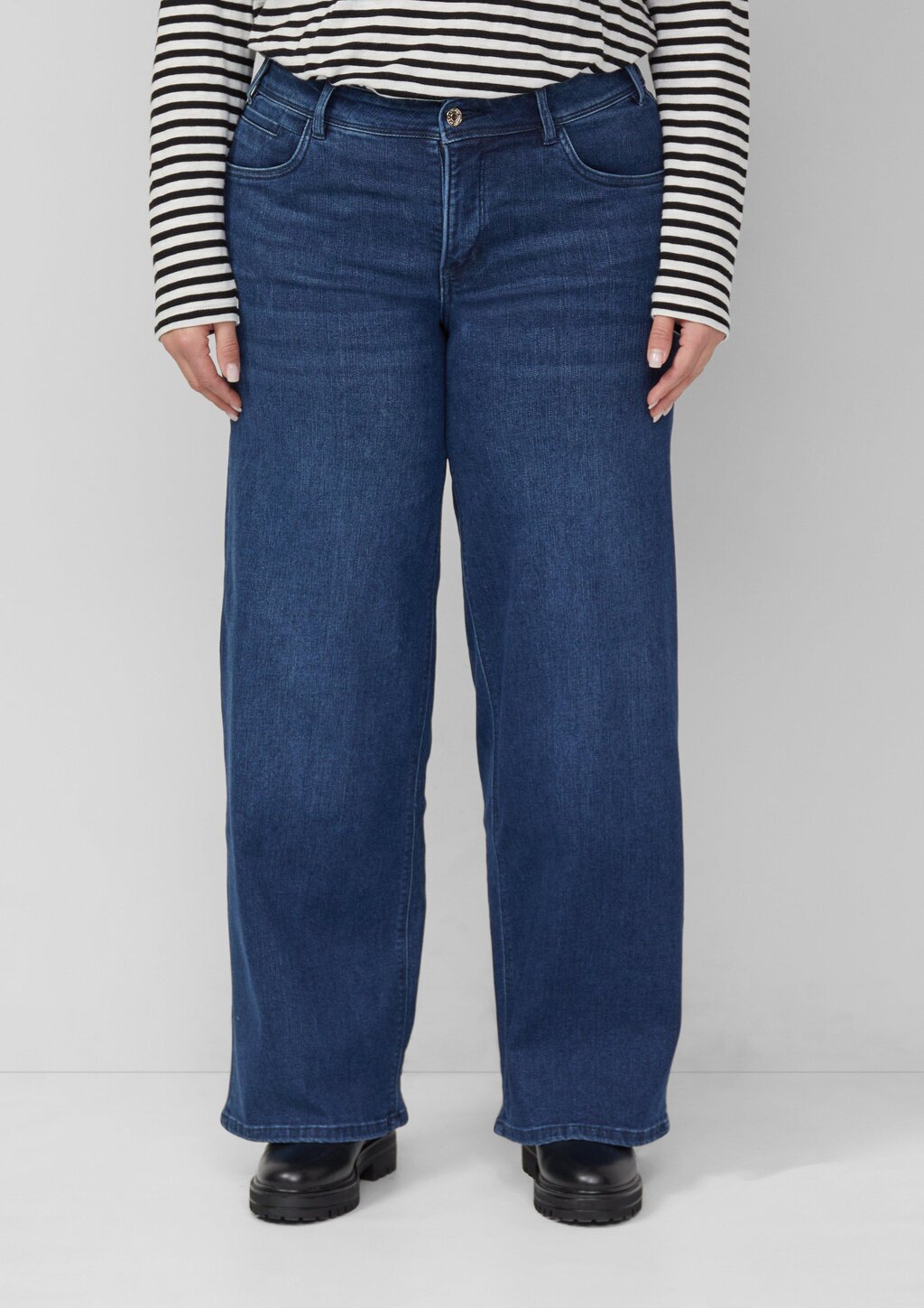 Jeans / Relaxed Fit / Mid Rise / Wide Leg