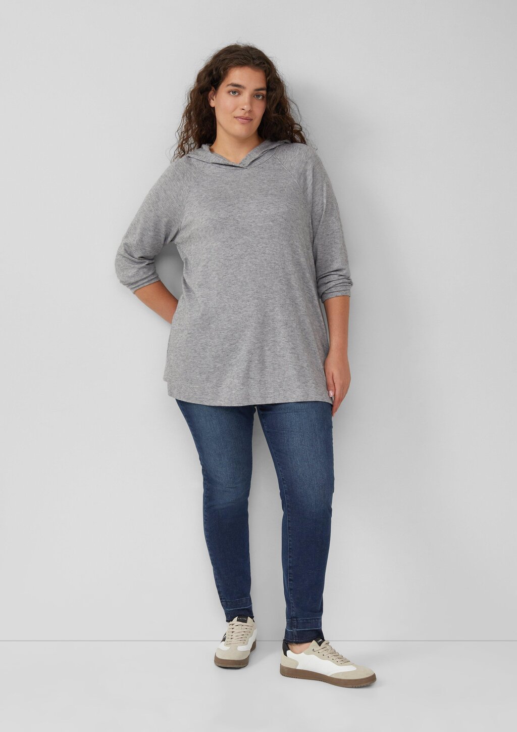 Meliertes Longsleeve aus Stretchjersey mit Kapuze