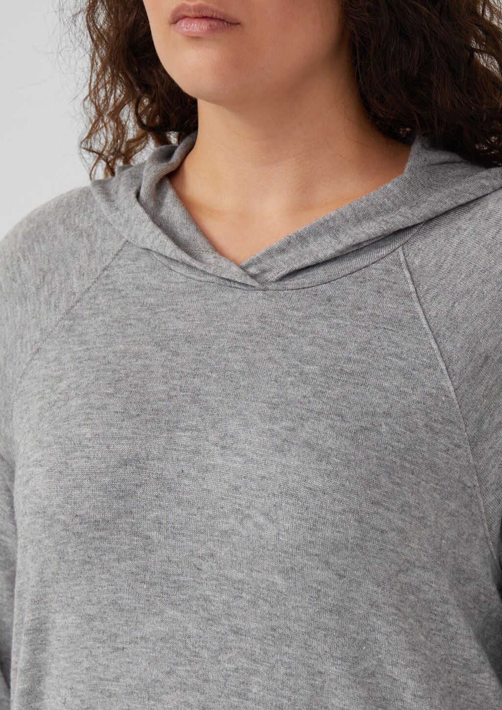 Meliertes Longsleeve aus Stretchjersey mit Kapuze