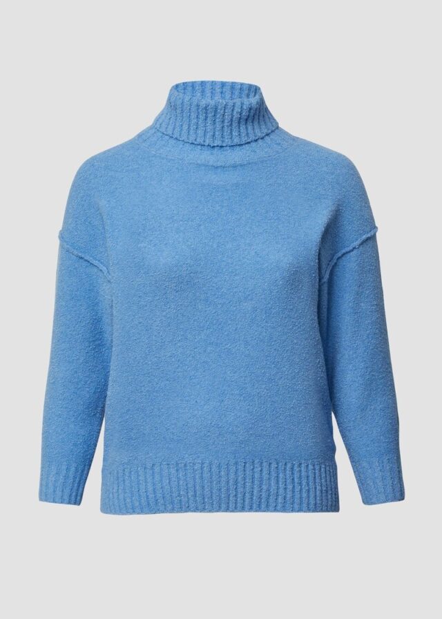 Kuscheliger Strickpullover mit breitem Rollkragen