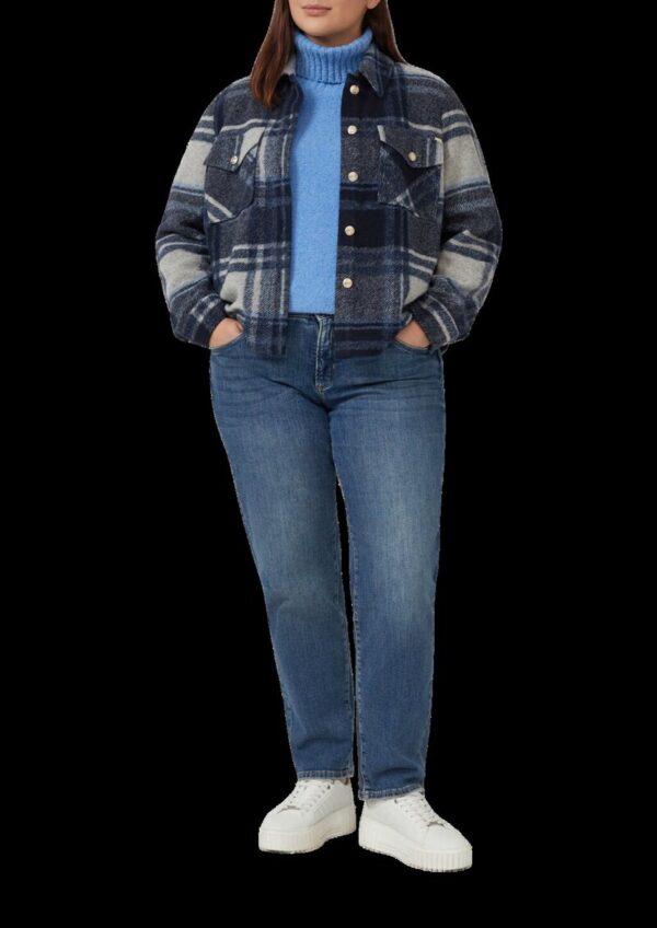 Kuscheliger Strickpullover mit breitem Rollkragen