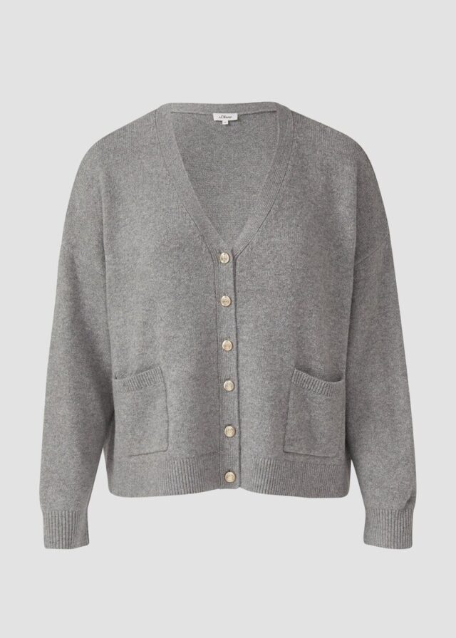 Locker geschnittene Strickjacke mit dekorativen Knöpfen