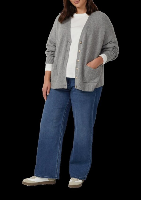 Locker geschnittene Strickjacke mit dekorativen Knöpfen