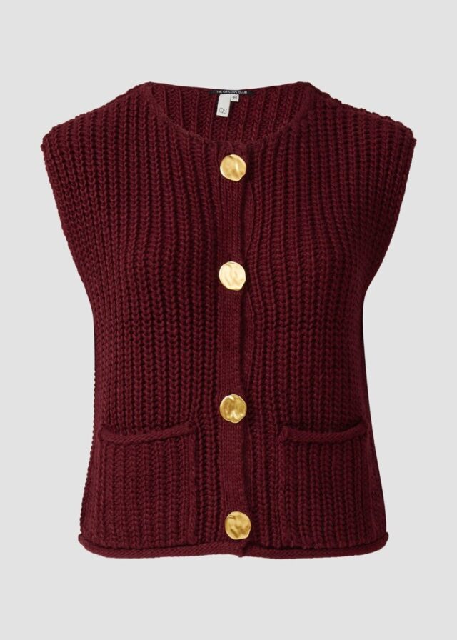 Strickweste mit goldfarbenen Knöpfen