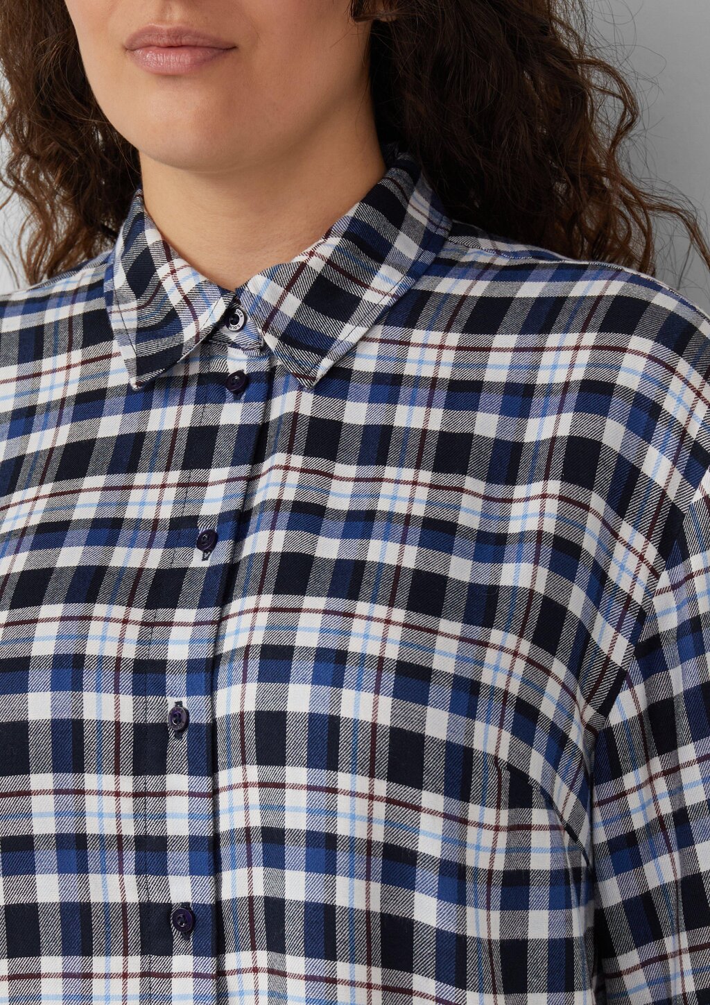 Karierte Hemdbluse mit Raffung am Rücken