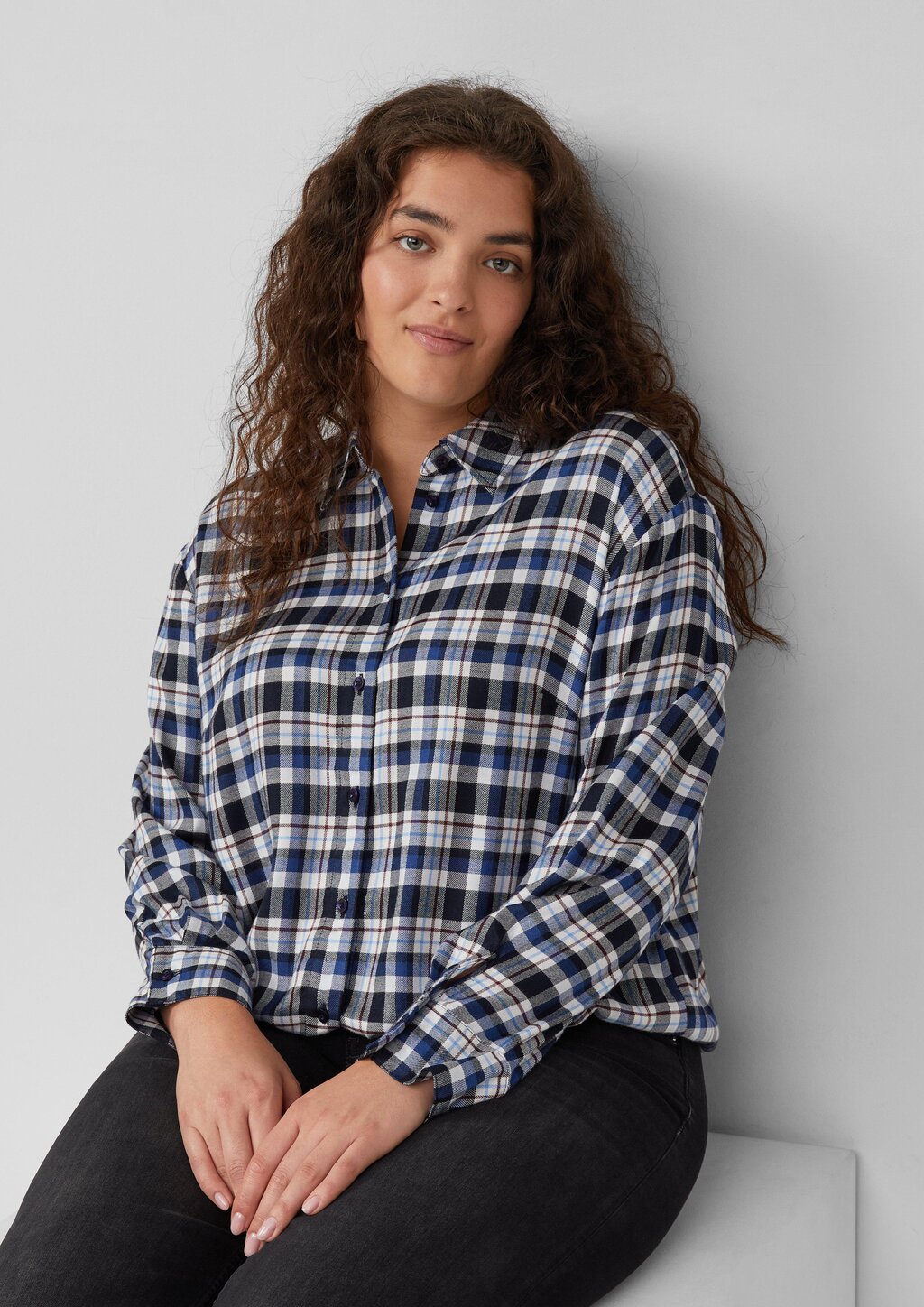 Karierte Hemdbluse mit Raffung am Rücken